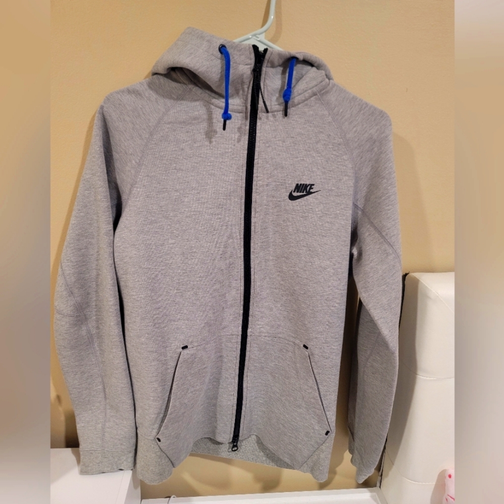 nike tech fleece zip up